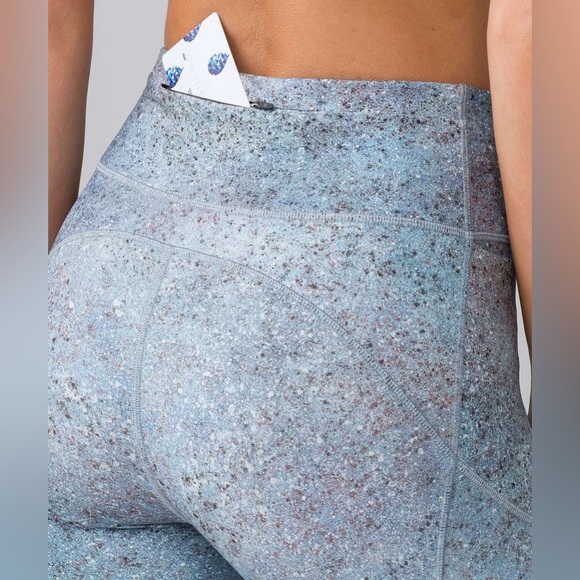 Like New Lululemon Final Lap Crop (23") Multi Sz 6 - Picture 6 of 8